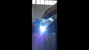 сварка балки на роботе фрониус