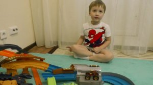 Hot Wheels | Монстр - трак Гонка со Скорпионом | Артём играет с новым треком | 0+