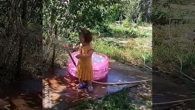 Воспитание билингва. Веселый дождик кап кап кап в жаркий солнечный денек. смотреть онлайн