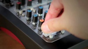 ALLEN & HEATH Zed6 Zed6FX et Zedi8 - consoles de mixage