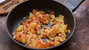 Слойки с яблоком и изюмом