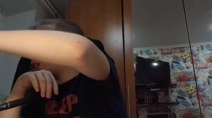 Показываю как светит Проектор Космонавт, и рисую маркерами