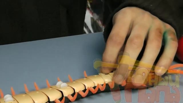 Гигантская сколопендра на пульте управления LS9901 смотреть онлайн