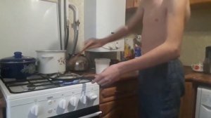 Как жарить мойву на сковороде[Уроки кулинарии от дя Коли]