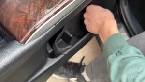 Видеоинструкция установки обшивки самоклеющимся карпетом дверных карманов Toyota Camry 50 55 2011-1