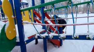 Детская площадка играем катаемся с горки