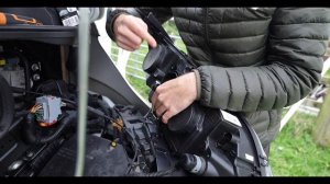 How To Fit A Headlight Bulb On A Peugeot Boxer!