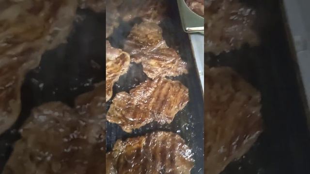 Для более яркого вкуса розмарин или тимьян туда же!Заказать поесть круглосуточно ссылка в комментах смотреть онлайн