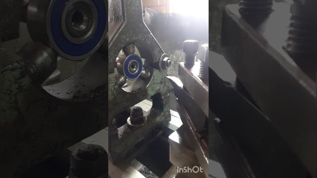 Перецентровка оси поддерживающего ролика в люнете. смотреть онлайн