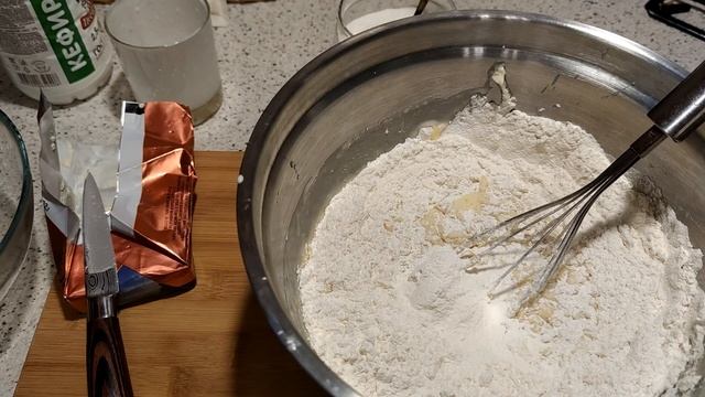 Пирог без дрожжей, на кефире: Как готовить:простой и быстрый рецепт.Домашняя выпечка смотреть онлайн