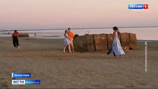 В Северодвинске любители латиноамериканских танцев устроили выступление на берегу Белого моря