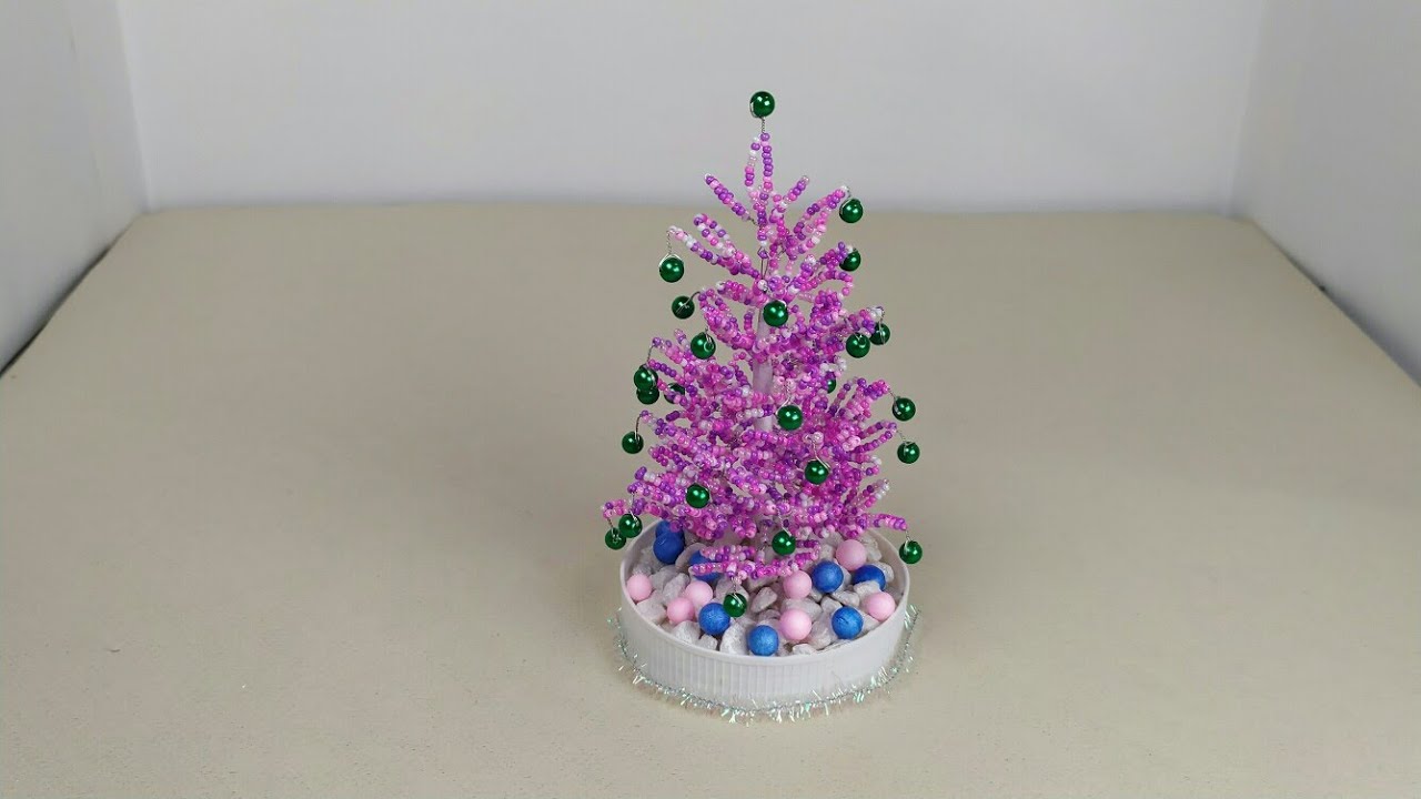 Работы из бисера. Новогодняя ёлка с бусинами. Мастер класс. Пошаговый МК для начинающих. смотреть онлайн