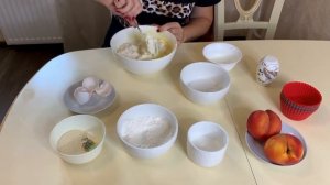 Детский завтрак или полдник. Творожники с персиками