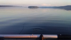 КАК МЫ ПОПАЛИ НА ВЕЧЕРНИЙ КЛЕВ!!! Рыбалка с лодки на зимние удочки. Рыбалка 2020!