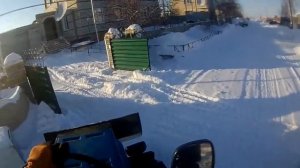 Чищу снег на мини-тракторе КМЗ-012.