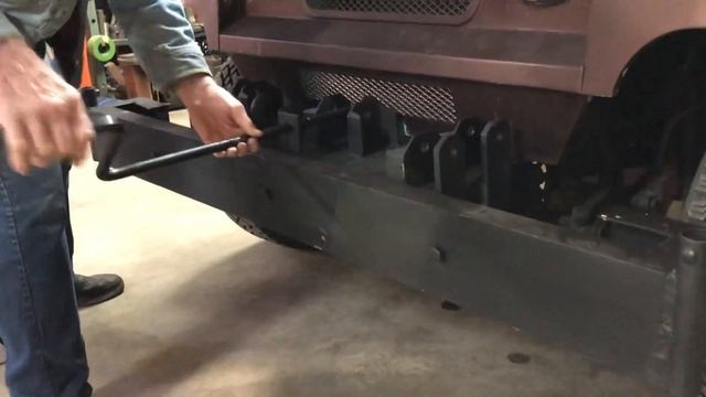 1969 Nissan Patrol Hand Cranking Cold Start смотреть онлайн