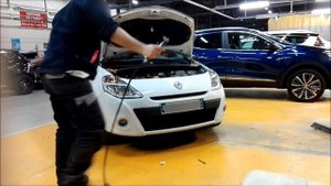 Tuto démontage pare-choc Av Renault Clio 3/Disassembly front bumper Renault Clio 3