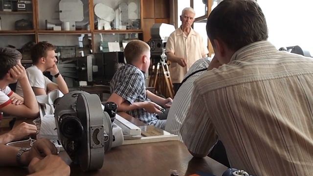 в музее КиТ достижений кинокамеростроения СССР (на Бухарестской) - 03 смотреть онлайн