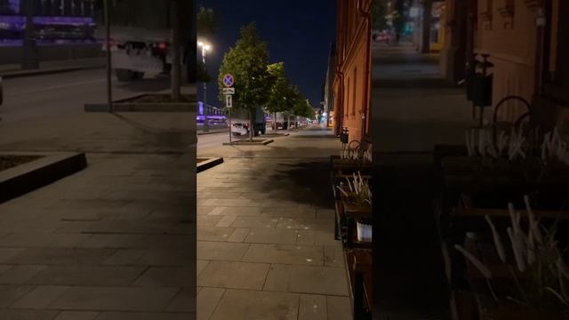 24.06.23 3ч ночи .Колонна военной полиции едет в сторону Министерства обороны в Москве.