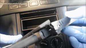 How to remove the VW Golf Mk4 / Bora cup holder in just a few seconds
