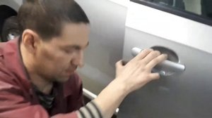 Как снять ручки дверей Volkswagen polo.фольцваген поло.снятие ручек How to remove the handle on