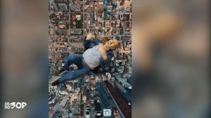 шок!!! мужик упал с небоскреба в низ 2022 куда ты докатился???