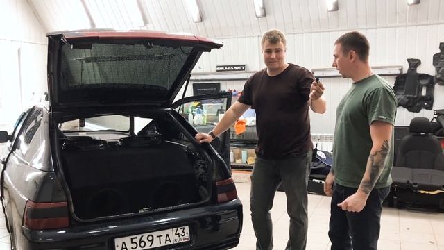 Громкая ВАЗ 2112 Купэха. Автозвук дороже машины от SHUMANET смотреть онлайн