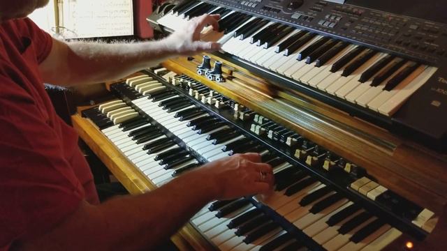 ROLLERrewind "Do You Hear What I Hear" Johnny Sharp Organist смотреть онлайн