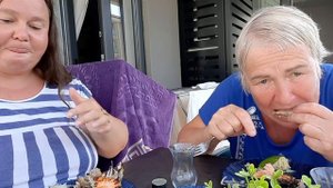 А ПОЧЕМУ БЫ НЕ ВЫПИТЬ ВОДОЧКИ НА ОБЕД?