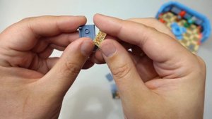 Строю корабль Among Us из LEGO