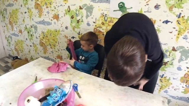 Учимся шить / Хотим попасть в тренды детской моды / Шьём детскую одежду с братом смотреть онлайн