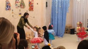 Новогодний утренник в детском садике. Младшая группа