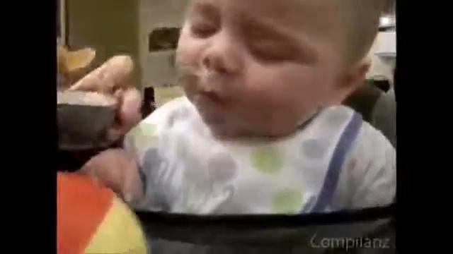 ПРИКОЛЬНОЕ ВИДЕО 2015г,ОЧЕНЬ СМЕШНЫЕ ДЕТИ.ЖЕСТЬ)))ЗАБАВНОЕ  ДЕТСКОЕ ВИДЕО СПЯЩИЕ ДЕТИ,