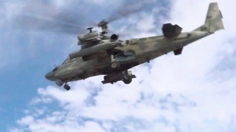 Вертолеты Ка-52 "Аллигаторы" способны атаковать на расстоянии больше десяти километров