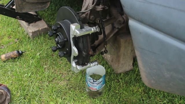 Ремонт переднього тормозного суппорта Land Rover Freelander 2.0 DI смотреть онлайн