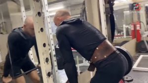 Как качает спину люберецкий богатырь Анатолий Сербин.