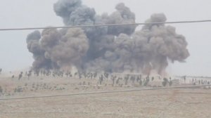 Бомбовый удар Су-24 ВКС РФ в окрестностях Кафр-Набль. Сирия