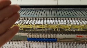 Прессовый узор с выставом игл на любой вязальной машине.