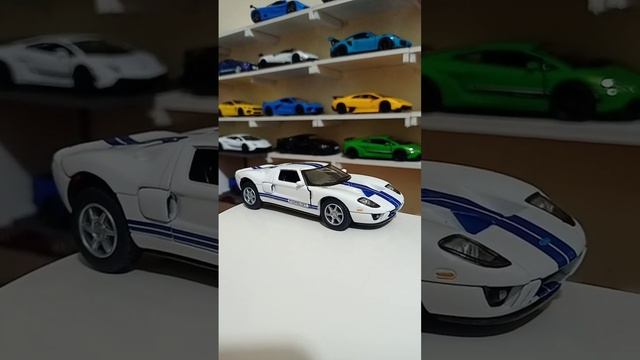 Ford GT white color Kinsmart