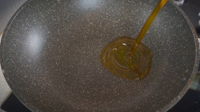 万能凉菜红油拌汁，极大提升凉菜的味道和香味，凉拌辣椒油，拌荤菜或者素菜都特别香，味道丰富又具有层次感，秘制油泼辣子，麻辣鲜香特别入味#凉拌菜 #红油#辣椒油#油泼辣子#凉拌辣椒油#凉拌红油#秘制红油 смотреть онлайн