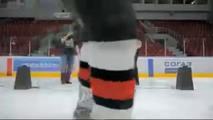 Видео ролик "Шайбу шайбу, Трактор!"