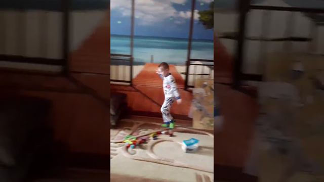 Первые попытки снять видео для ютуба были в возрасте 4 лет, в 2018 году )) смотреть онлайн