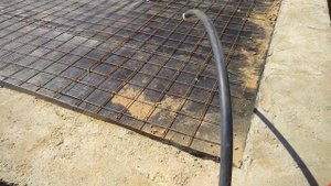 Строительство дома. Коммуникации. обратная засыпка. Подбетонка 100мм. Гидроизоляция. Плита 100мм.