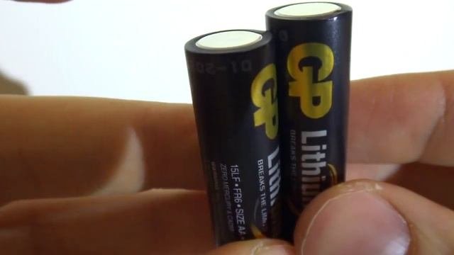 Измерение напряжения на новых литиевых батарейках АА GP Lithium