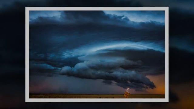 ВСПЫШКИ МОЛНИЙ И ОГЛУШИТЕЛЬНЫЕ РАСКАТЫ ГРОМА… смотреть онлайн