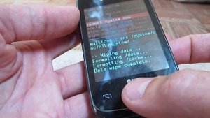 Смартфон Samsung (hard reset) снять графическую блокировку. сбросить все настройки на заводские.