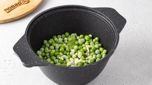 Крем-суп из зеленого горошка и салата айсберг