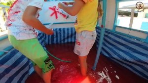 Дети и Машина. Даня и Диана делают бассейн в домике на колёсах. МанкиТайм