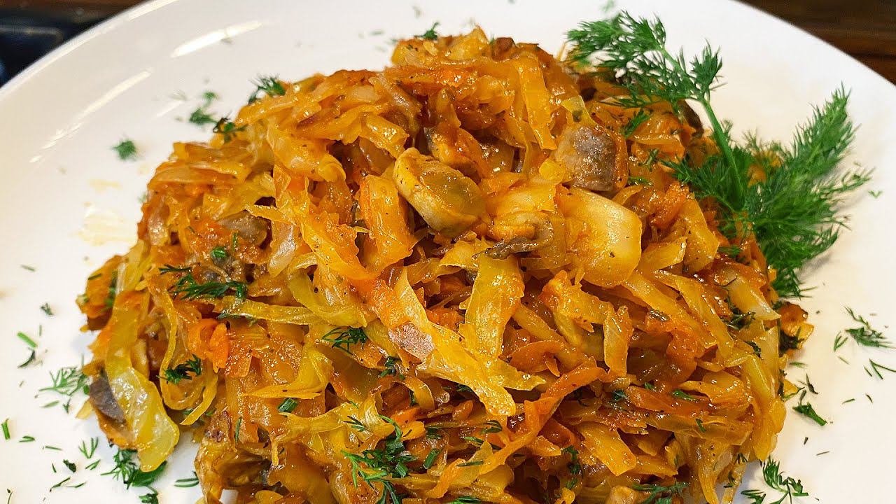 Капуста с грибами на сковороде. смотреть онлайн