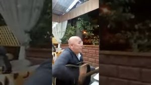 Поёт под гитару! Подкаблучник